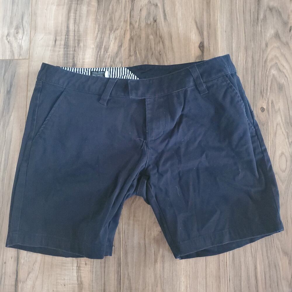 Volcum shorts size 5 women